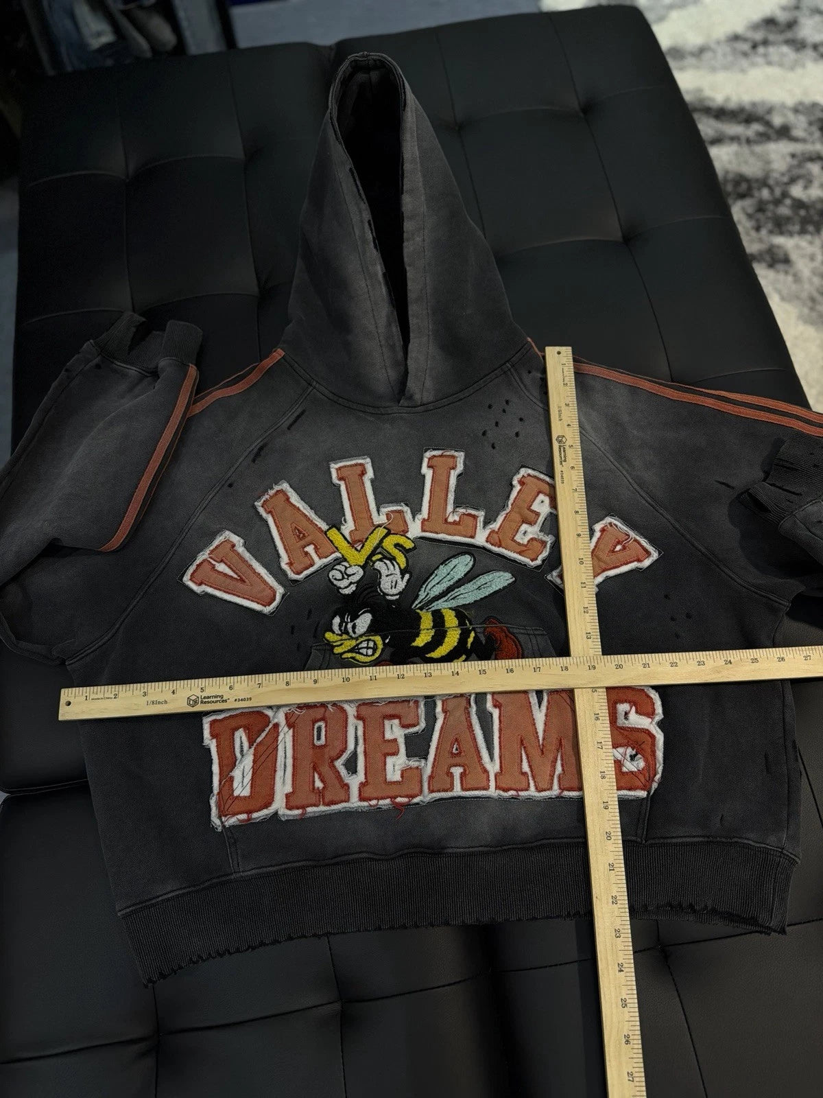 Vale Pullover Hoodie Black/Red Bumble Bee - Deadstockdenimla