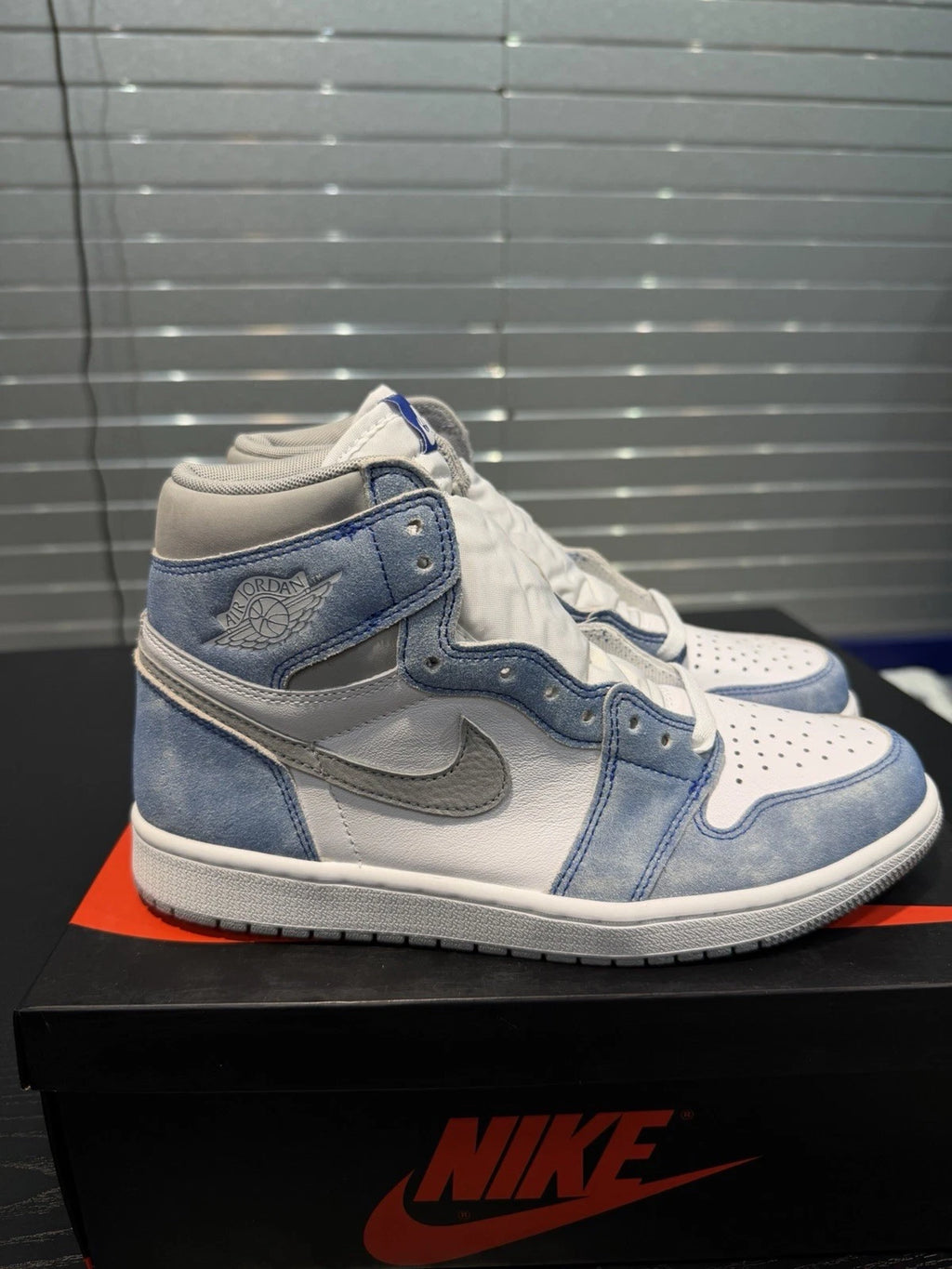 Nike Air Jordan 1 Retro High OG Hyper Royal White/Blue Suede