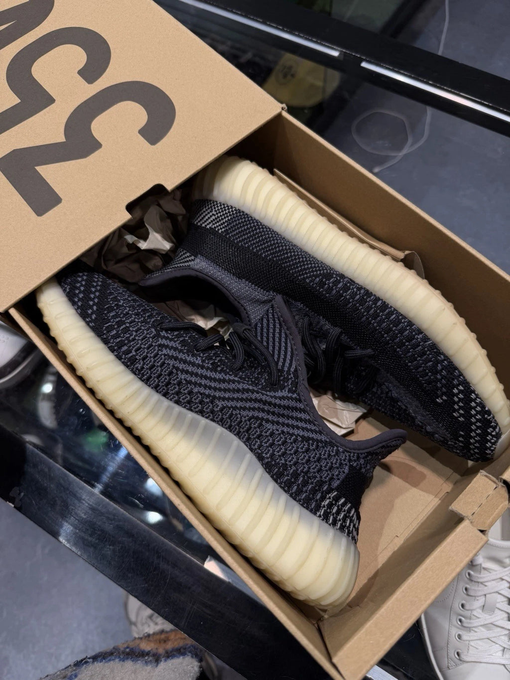 adidas Yeezy Boost 350 V2 Low Carbon
