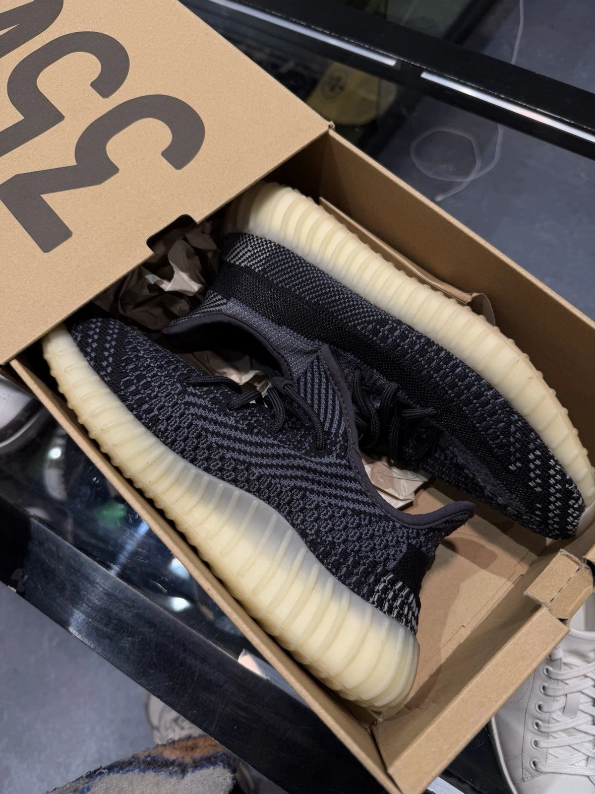 adidas Yeezy Boost 350 V2 Low Carbon