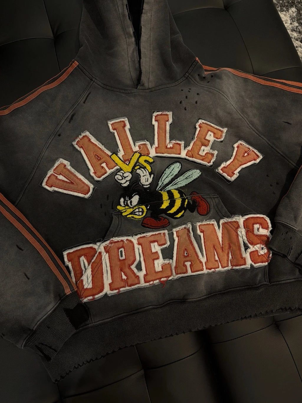Vale Pullover Hoodie Black/Red Bumble Bee - Deadstockdenimla