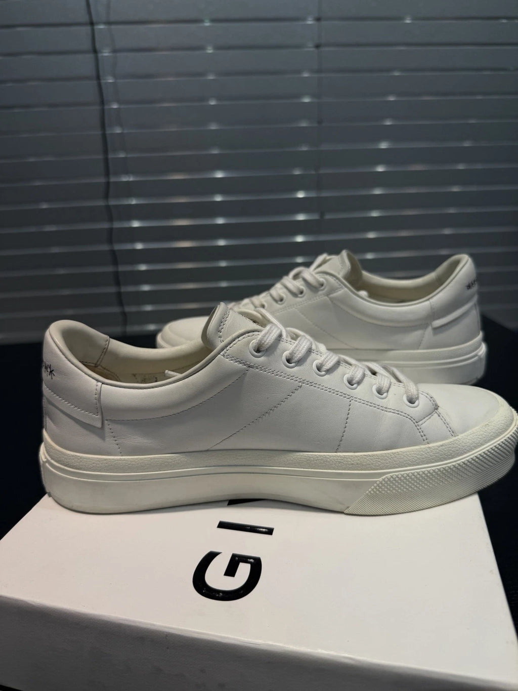 Givenchy Low Top White/Black