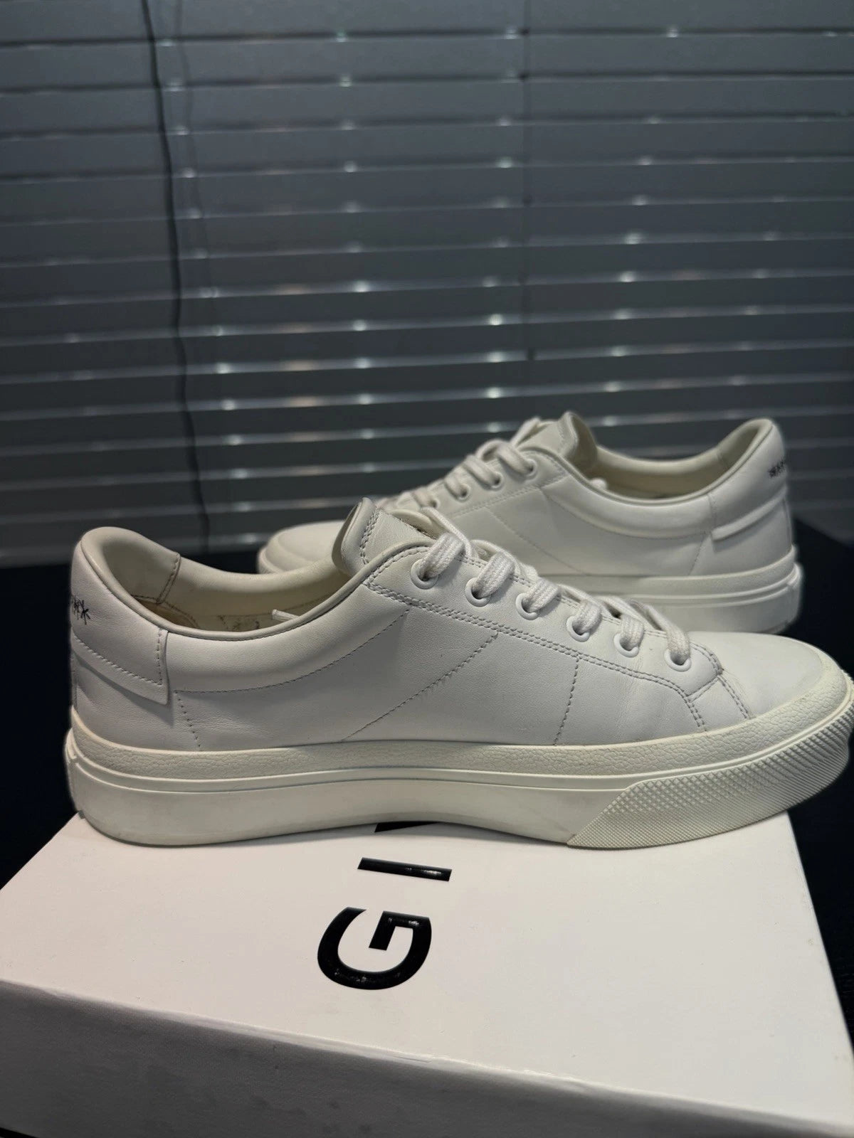 Givenchy Low Top White/Black