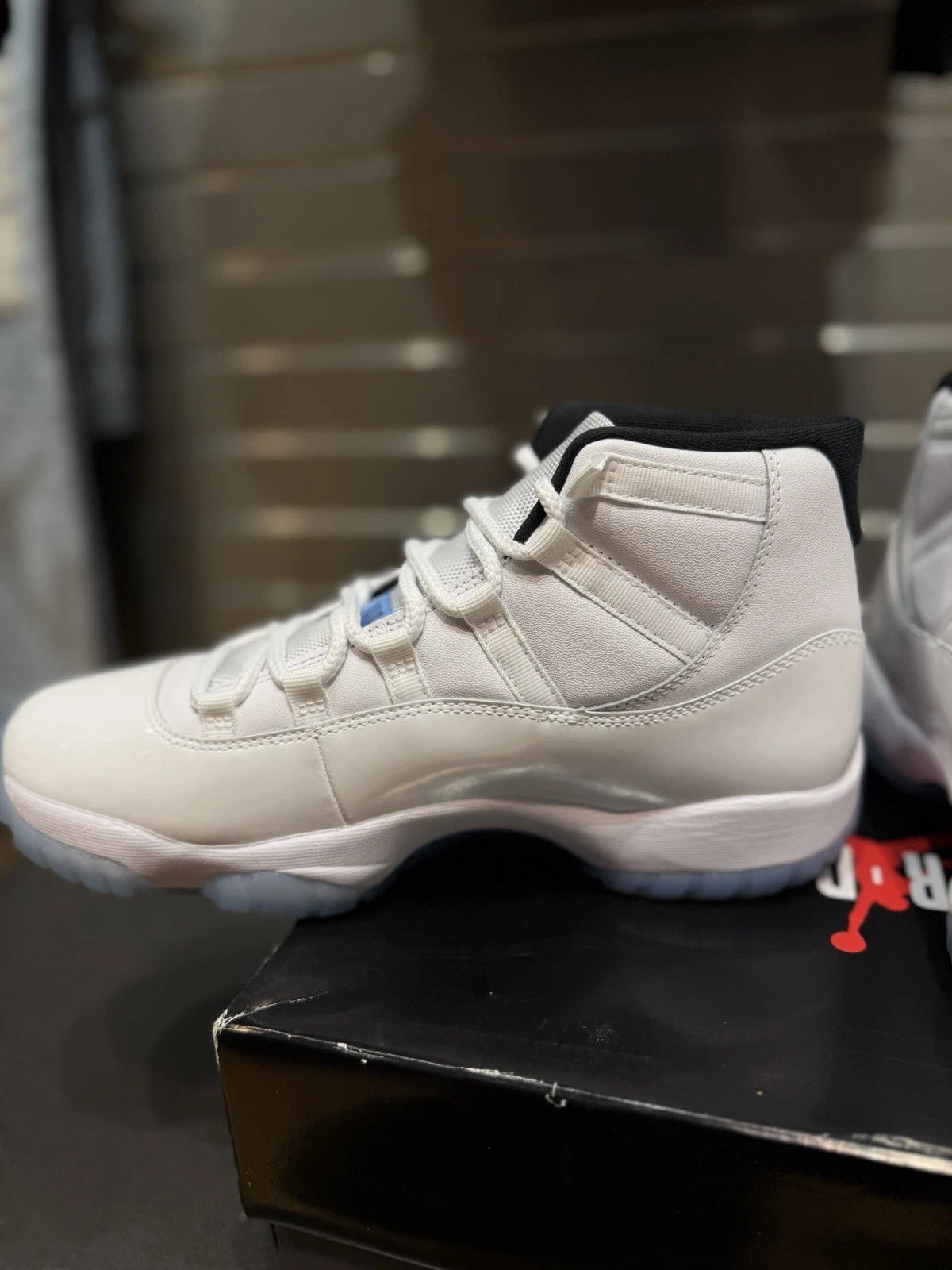 Air Jordan 11 Retro Legend Blue