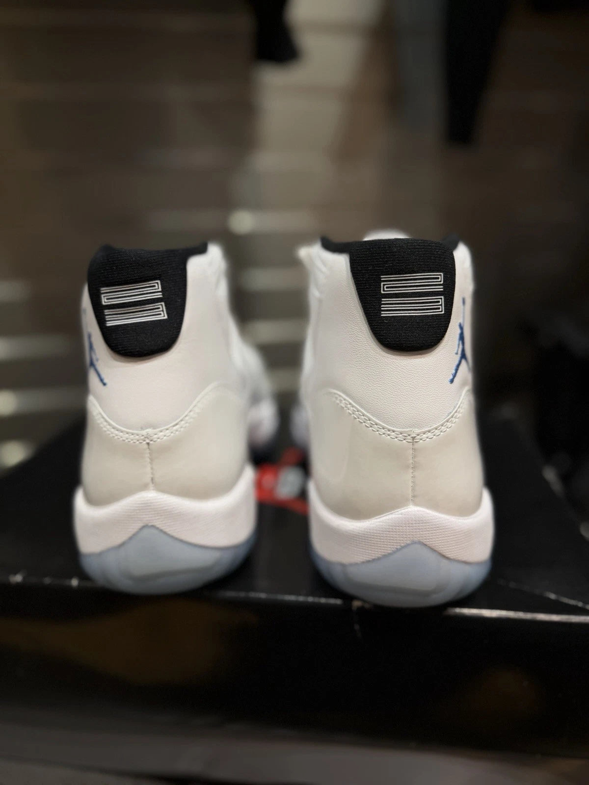 Air Jordan 11 Retro Legend Blue