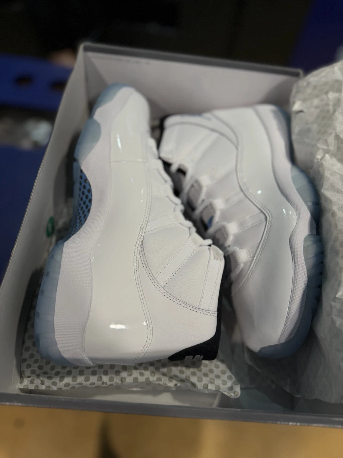 Air Jordan 11 Retro Legend Blue