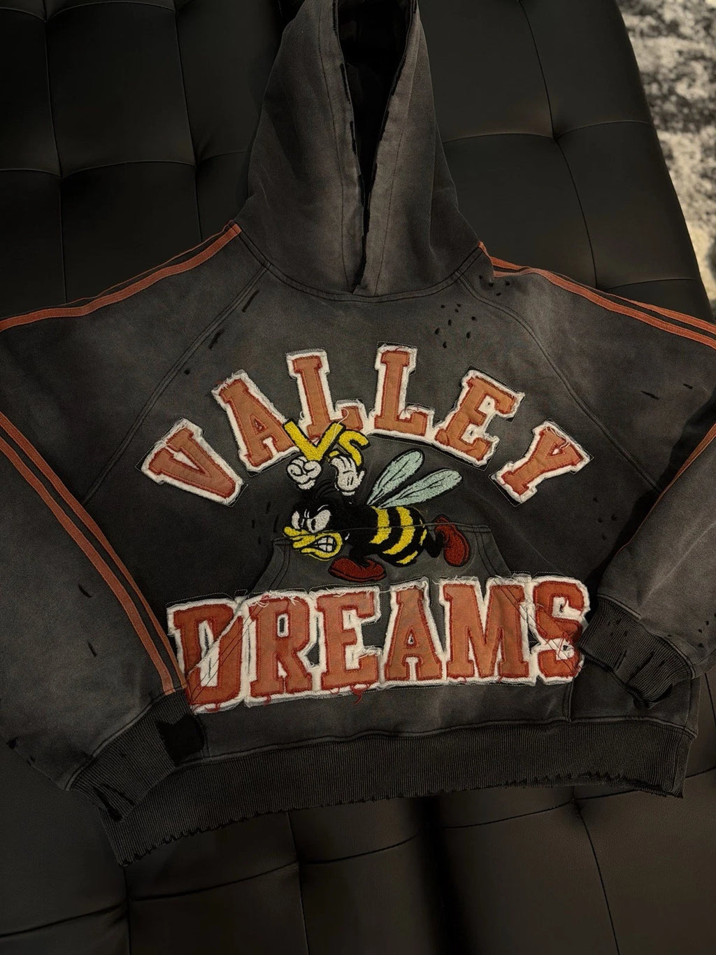 Vale Pullover Hoodie Black/Red Bumble Bee - Deadstockdenimla
