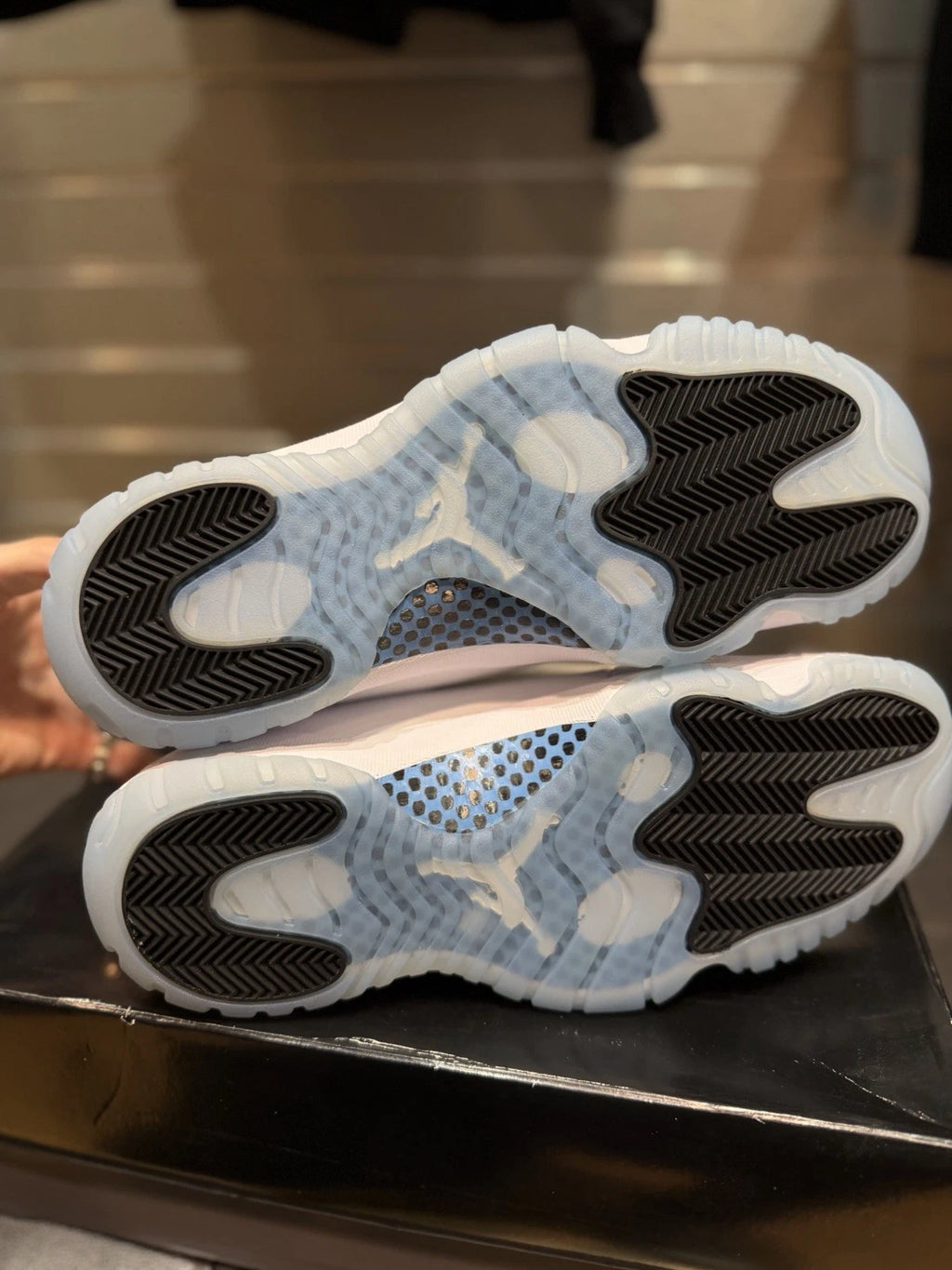 Air Jordan 11 Retro Legend Blue