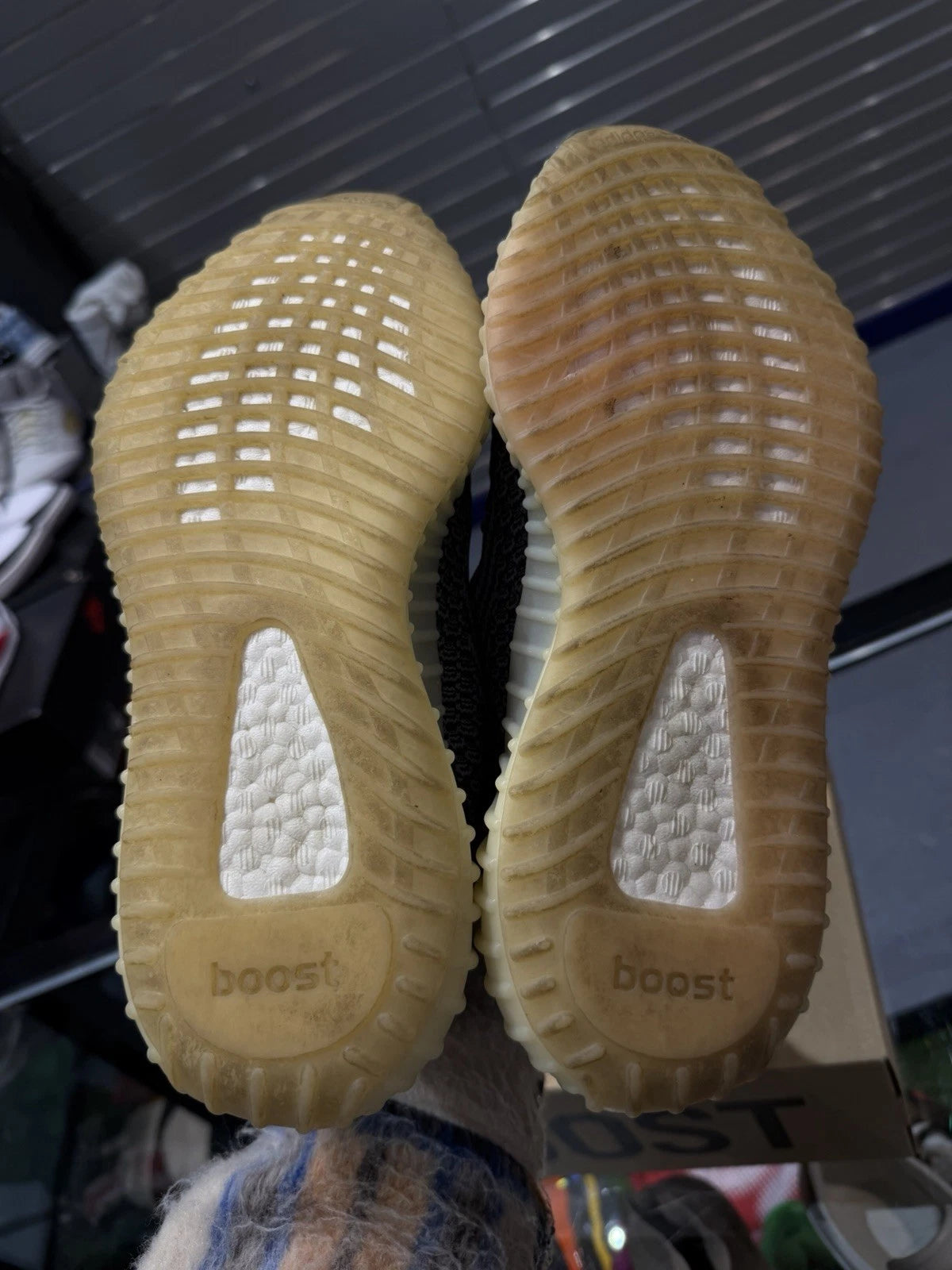 adidas Yeezy Boost 350 V2 Low Carbon