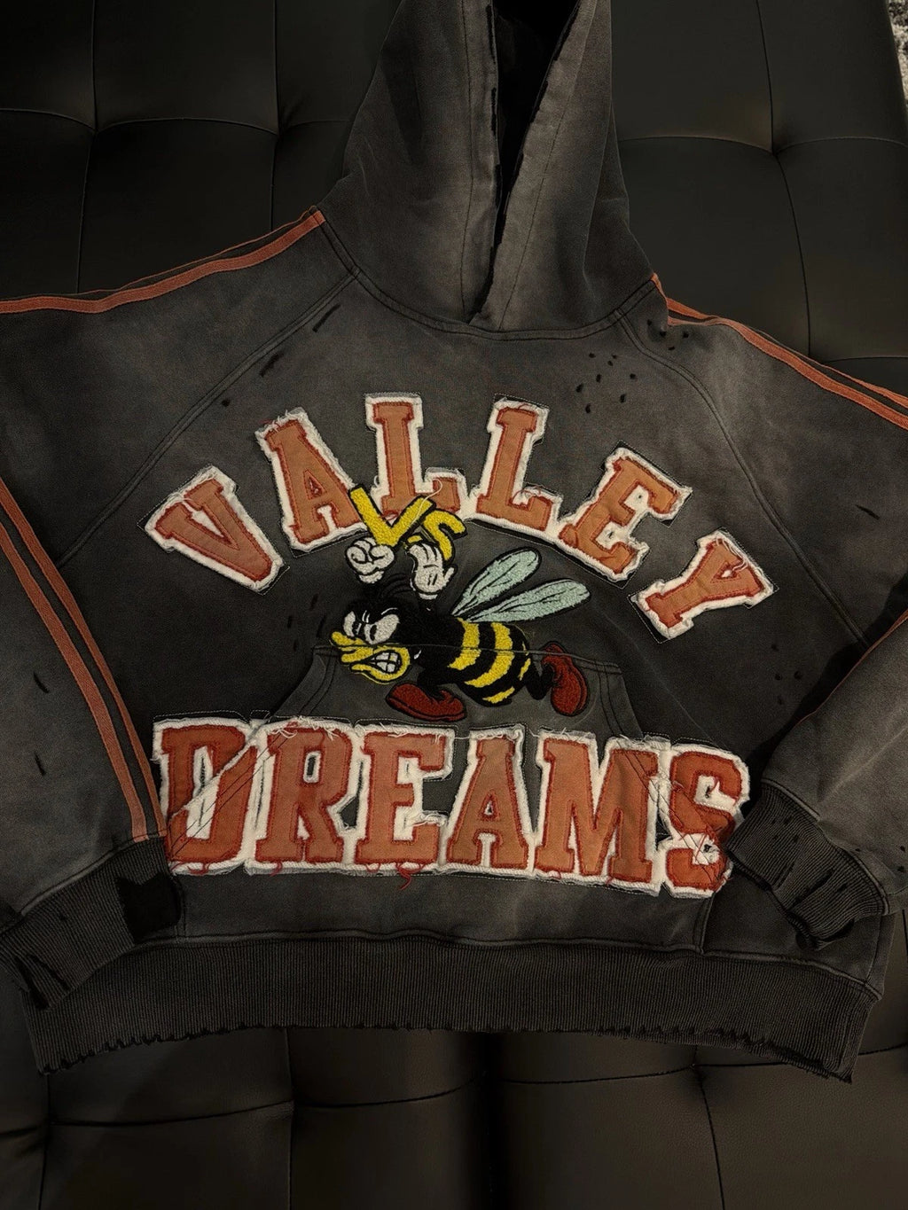 Vale Pullover Hoodie Black/Red Bumble Bee - Deadstockdenimla