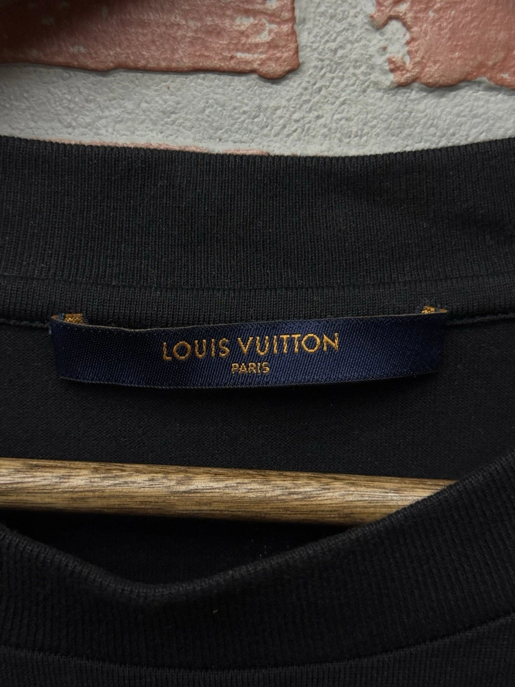 Louis Vuitton Mens Mountain Black/White T-shirt