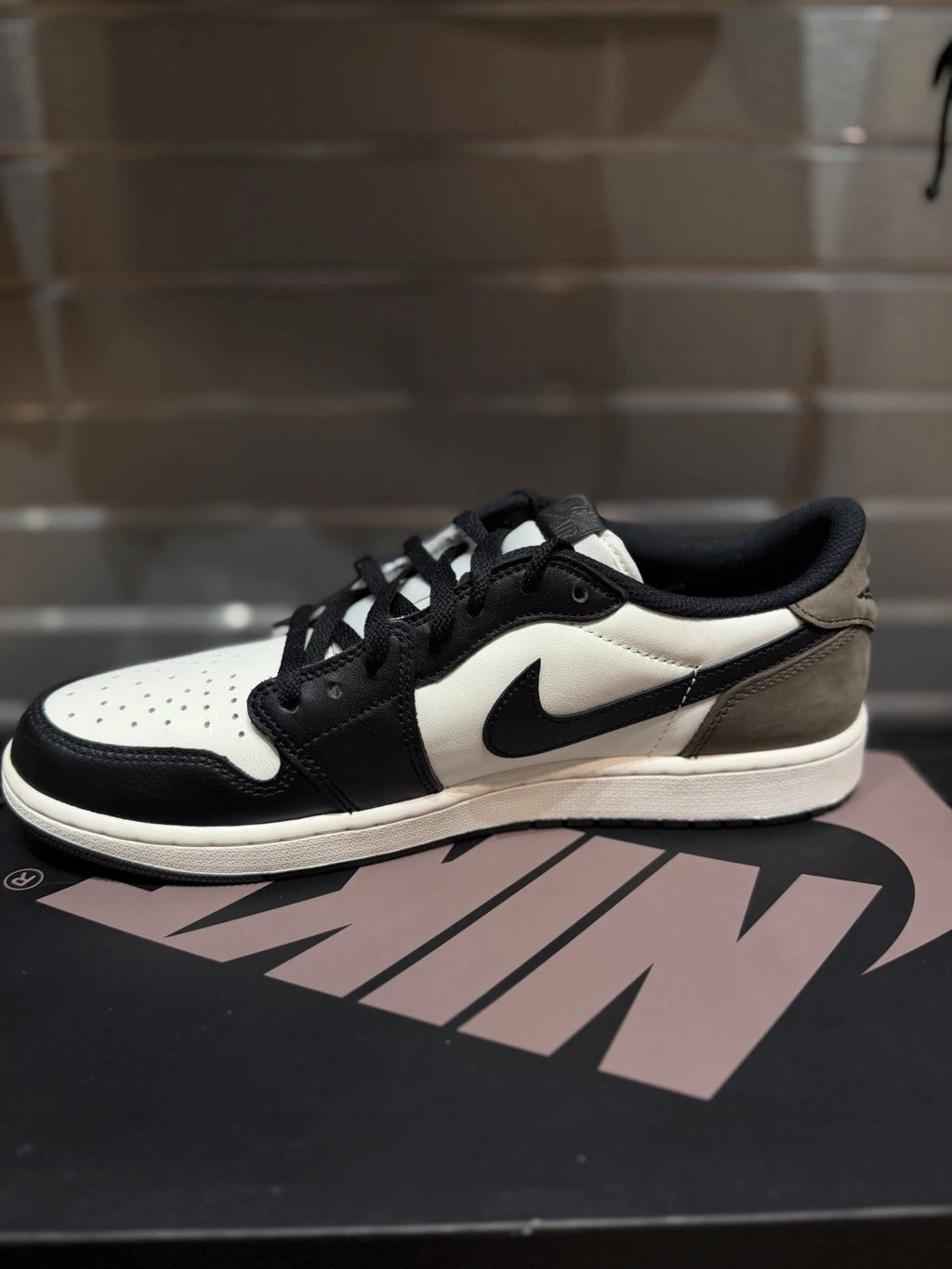 Air Jordan 1 Retro OG Low Mocha