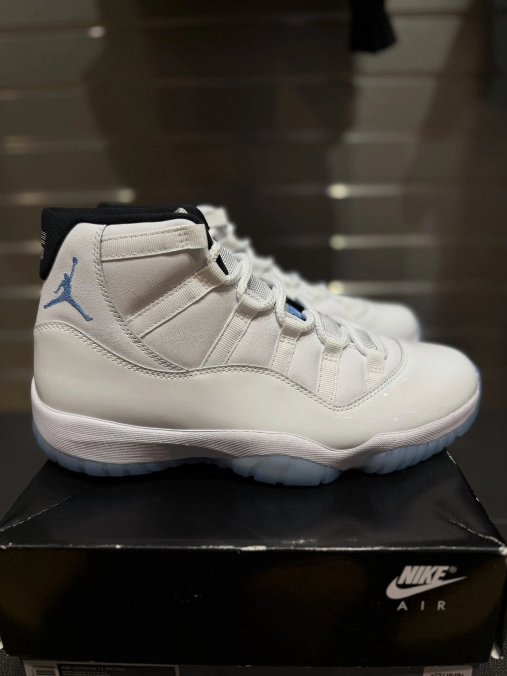 Air Jordan 11 Retro Legend Blue